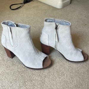 TOMS. Open-toed. Ankle Boots. Size 7. Light Grey Suede.